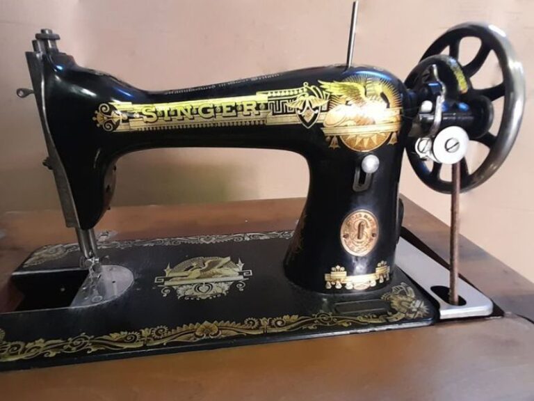 Máquina de coser marca Singer antigua